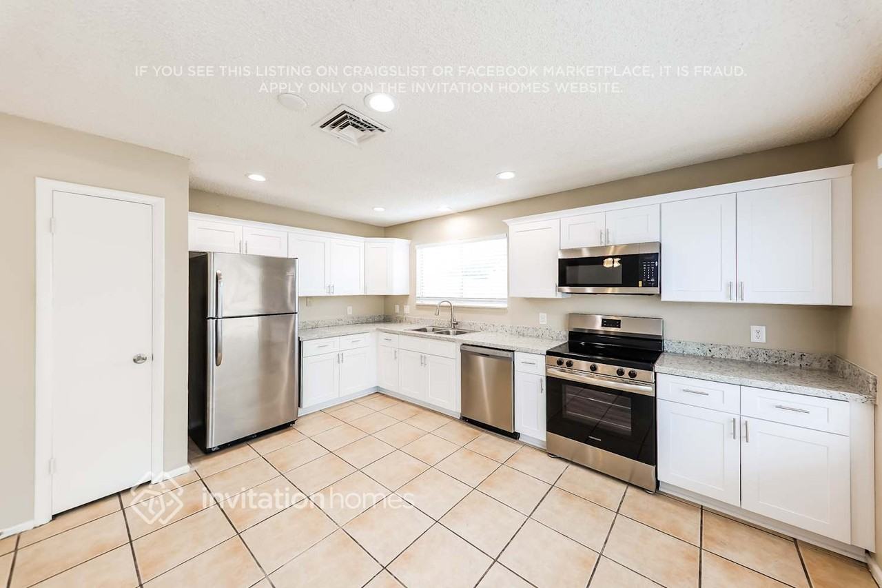 7350 W Maryland Ave - Photo 5 of 17