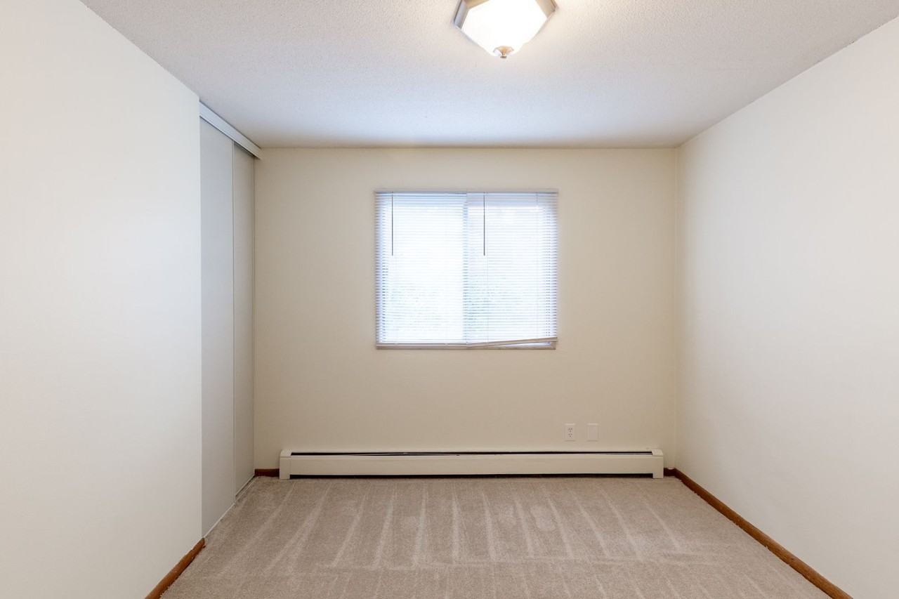 2300 Aldrich Ave S - Photo 7 of 21