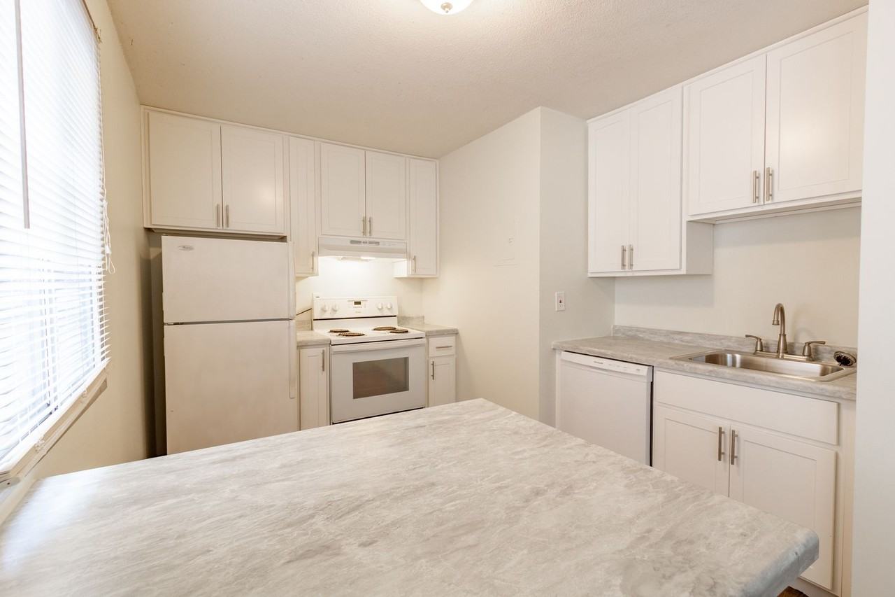 2300 Aldrich Ave S - Photo 6 of 21