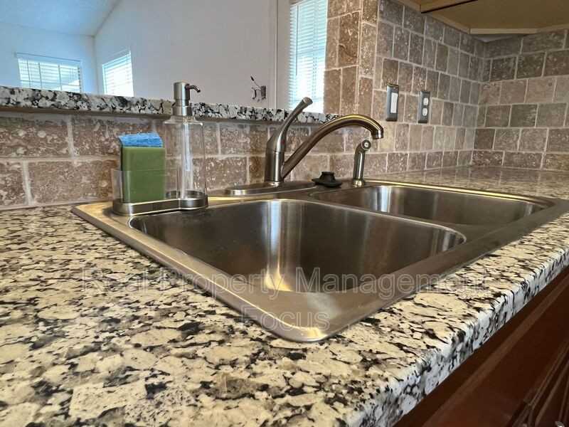 116 Kings Row - Photo 3 of 12