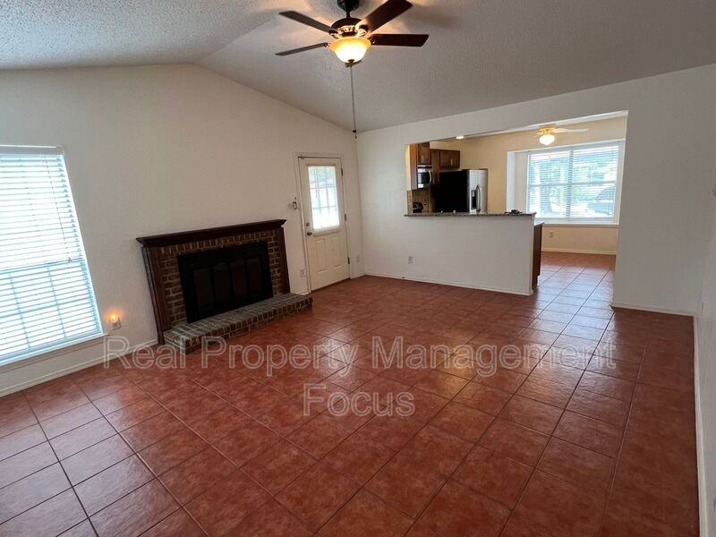 116 Kings Row - Photo 5 of 12