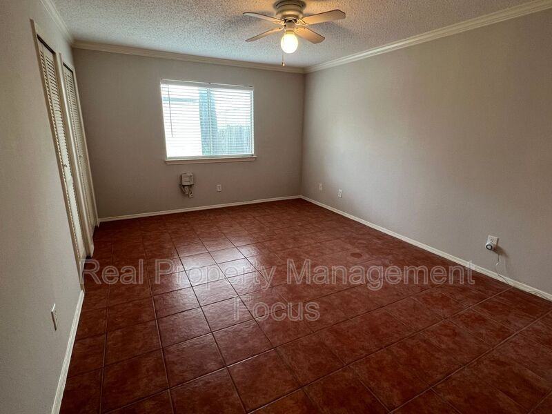 116 Kings Row - Photo 6 of 12