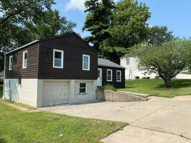 1519 Ne Englewood Rd - Photo 2 of 28