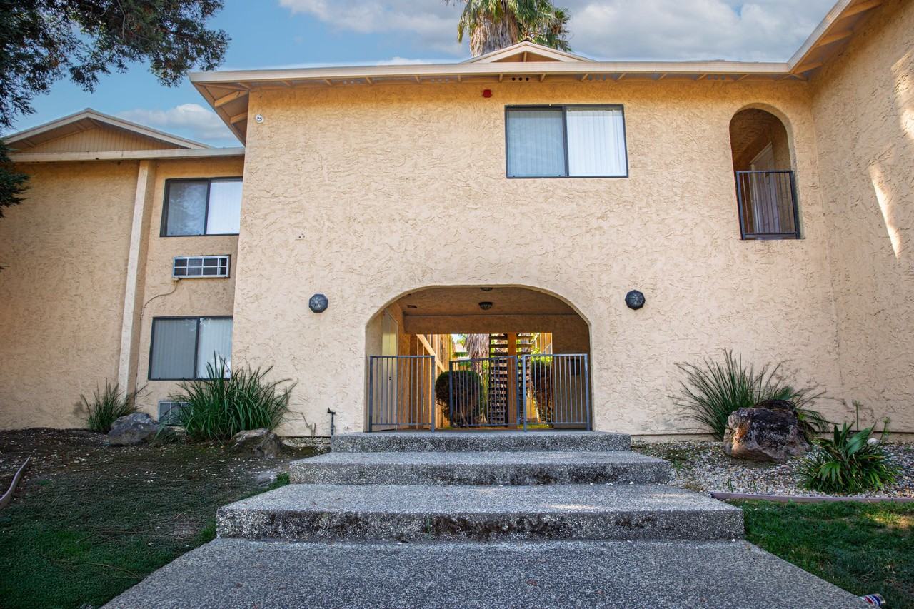 0145 - Photo 2 of 17