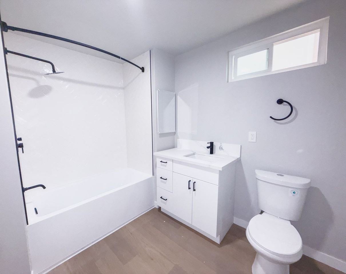 Stylish Living Near the Coast – Modern Studio Units at 1500 Venice Blvd - Photo 6 of 24