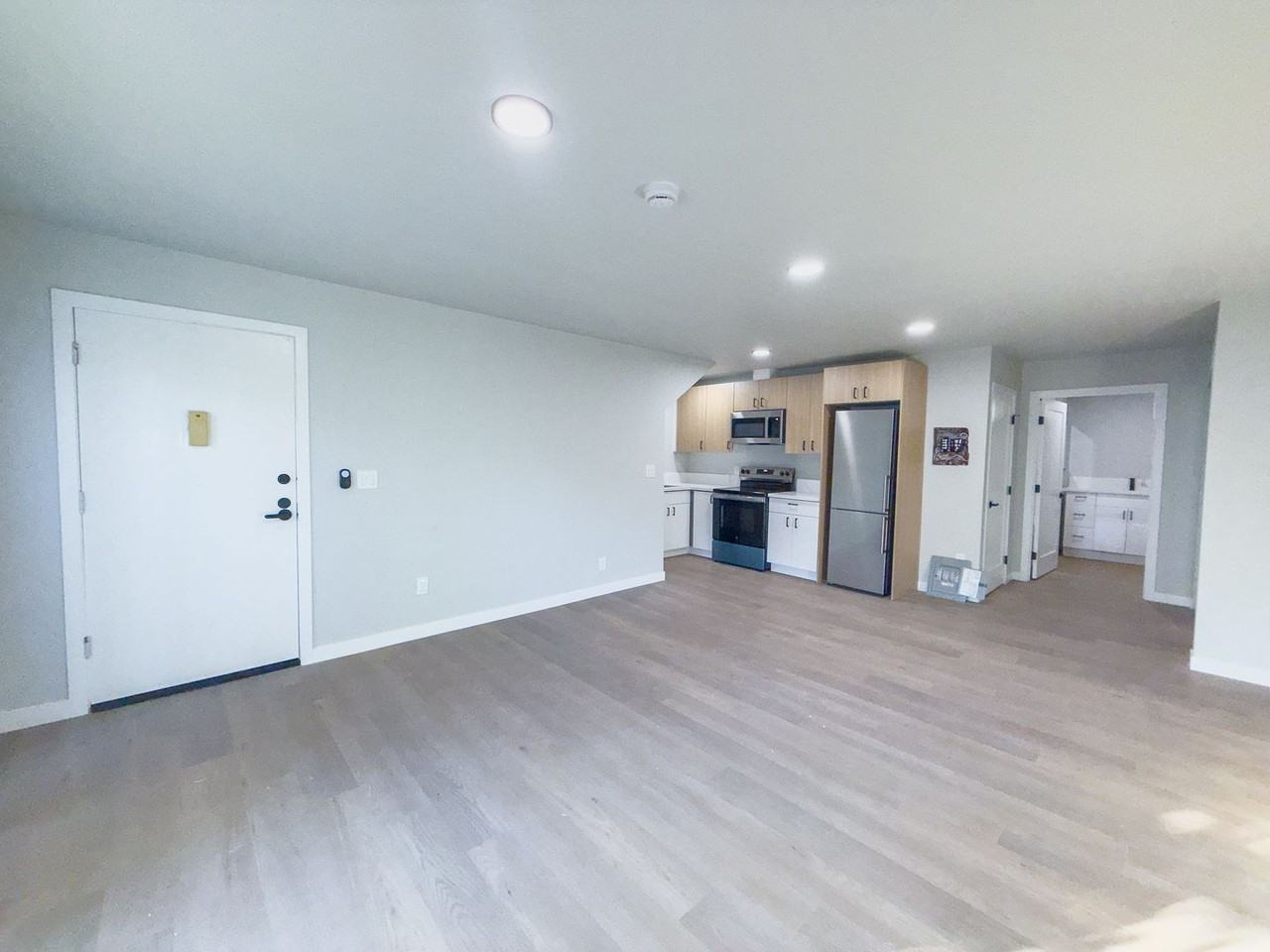 Stylish Living Near the Coast – Modern Studio Units at 1500 Venice Blvd - Photo 7 of 24