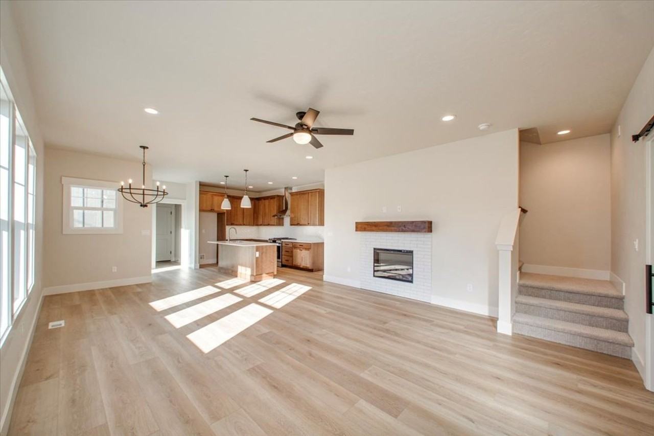 1693 E Cutgrass Ln - Photo 3 of 33