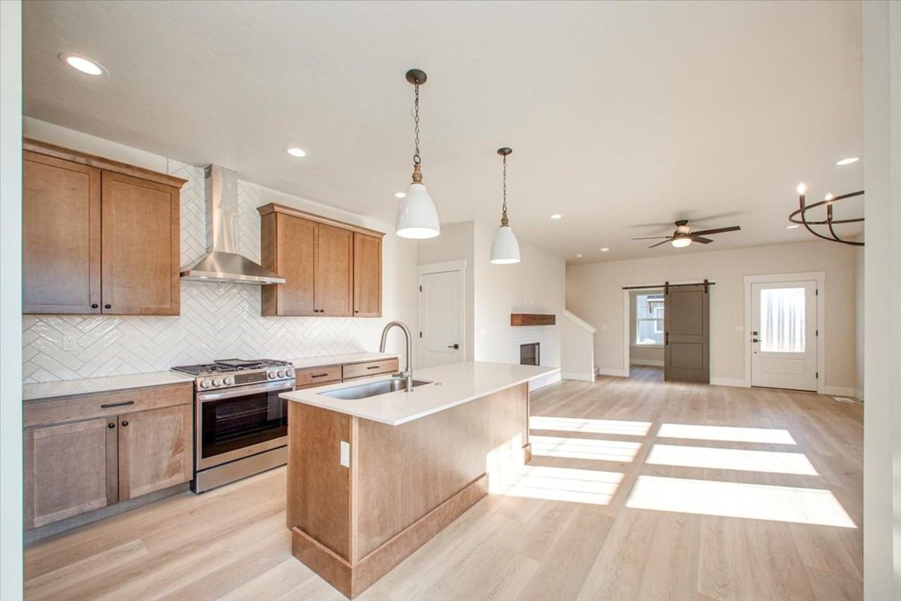 1693 E Cutgrass Ln - Photo 6 of 33