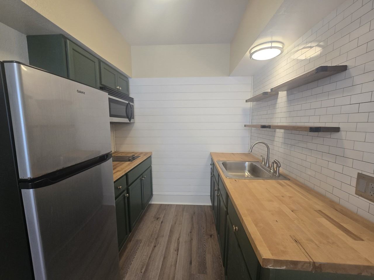 725 Broadway - Photo 2 of 7