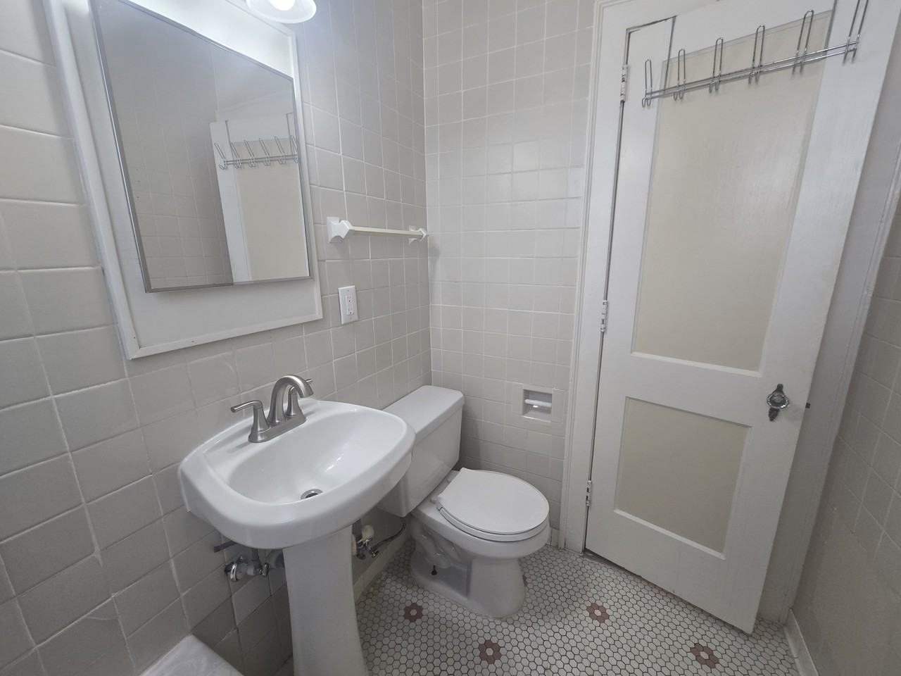 725 Broadway - Photo 4 of 7