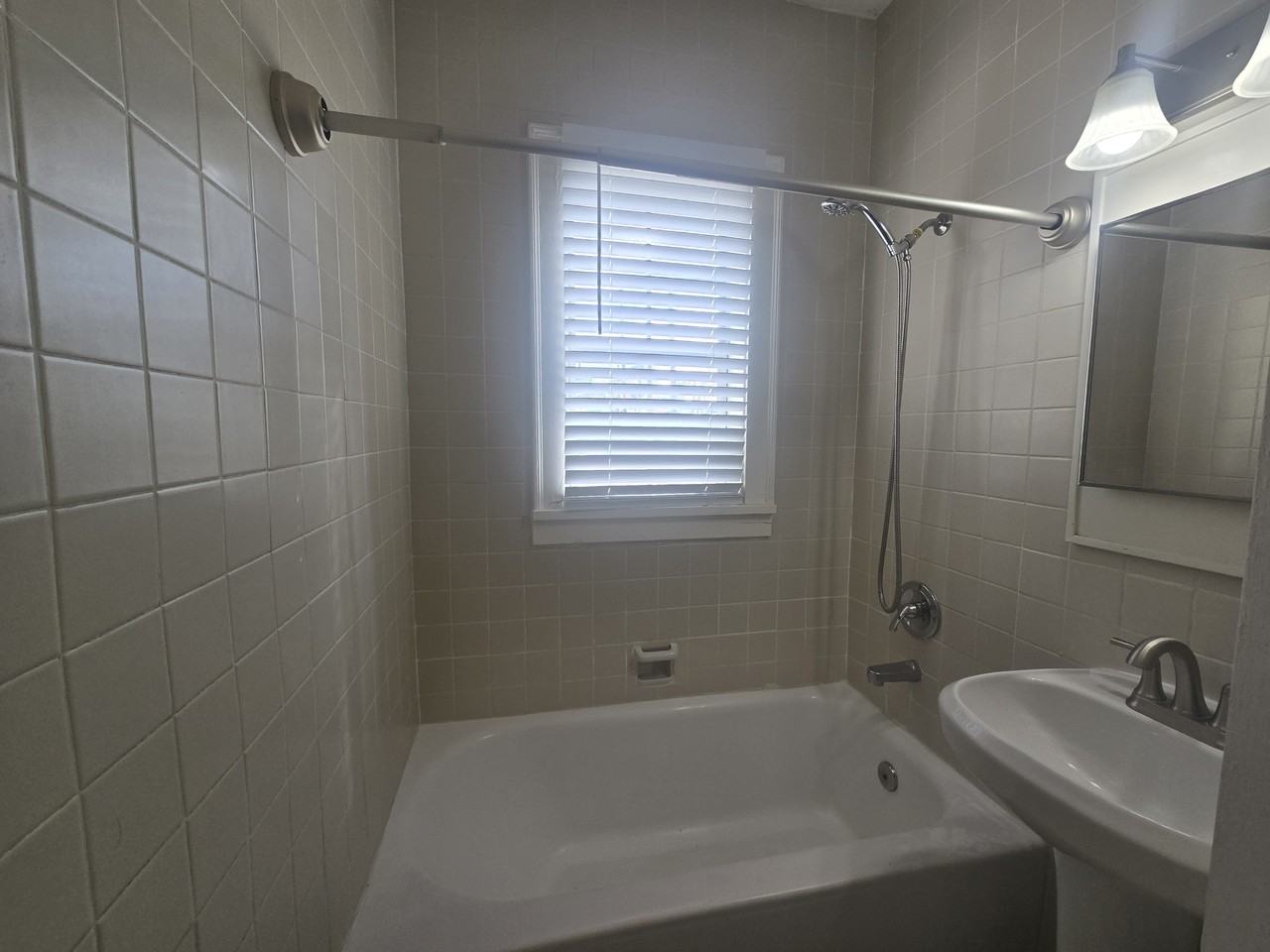 725 Broadway - Photo 5 of 7