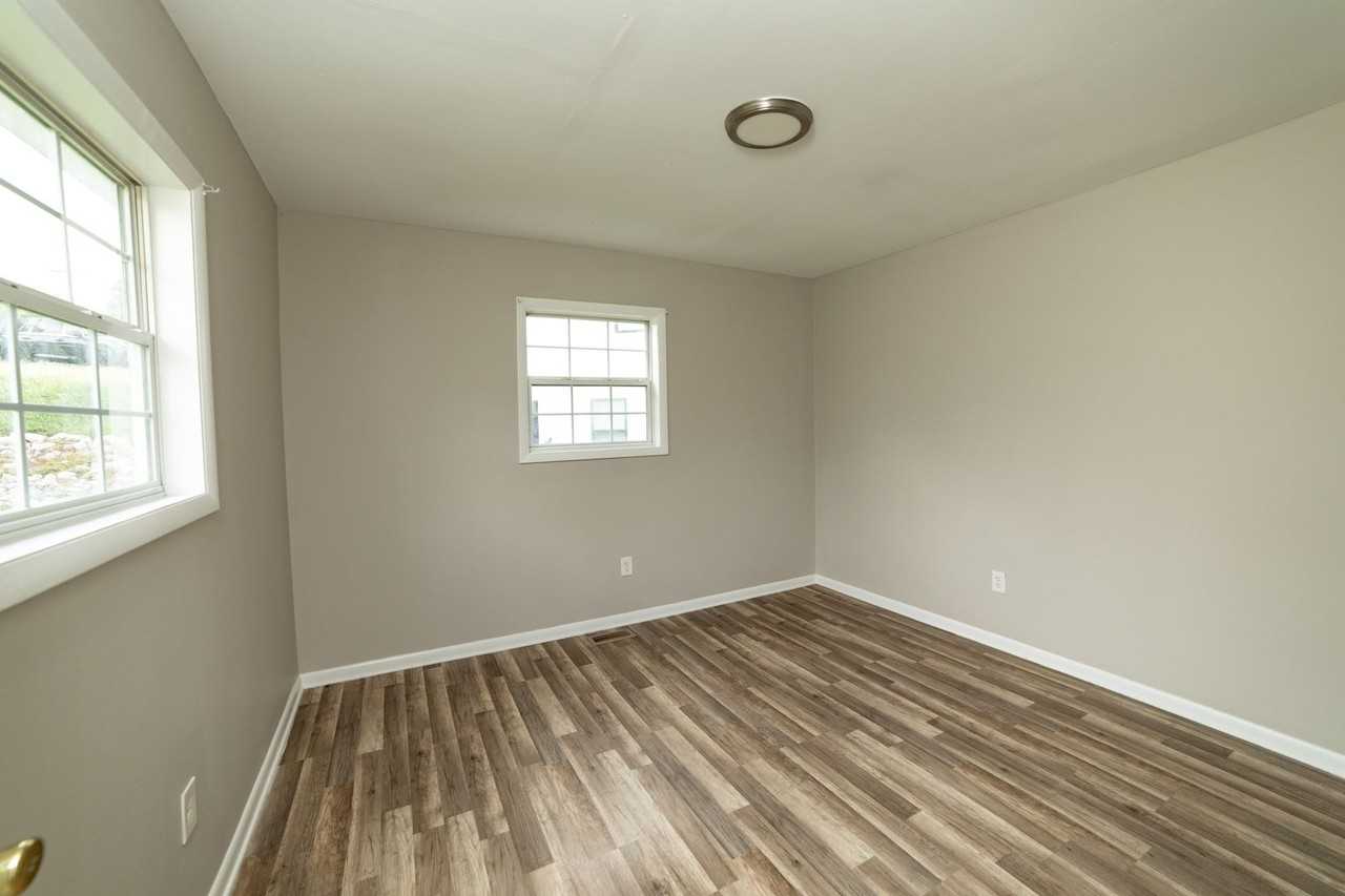 516 Waycross Drive - Photo 4 of 17