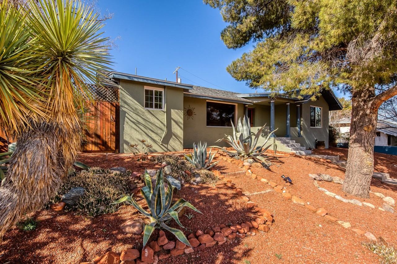 111 Sunset Blvd - Photo 4 of 50