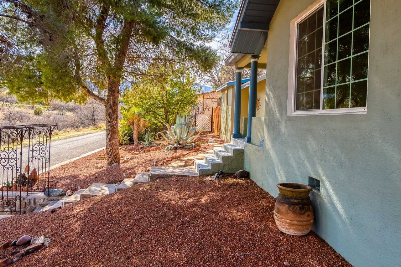 111 Sunset Blvd - Photo 6 of 50
