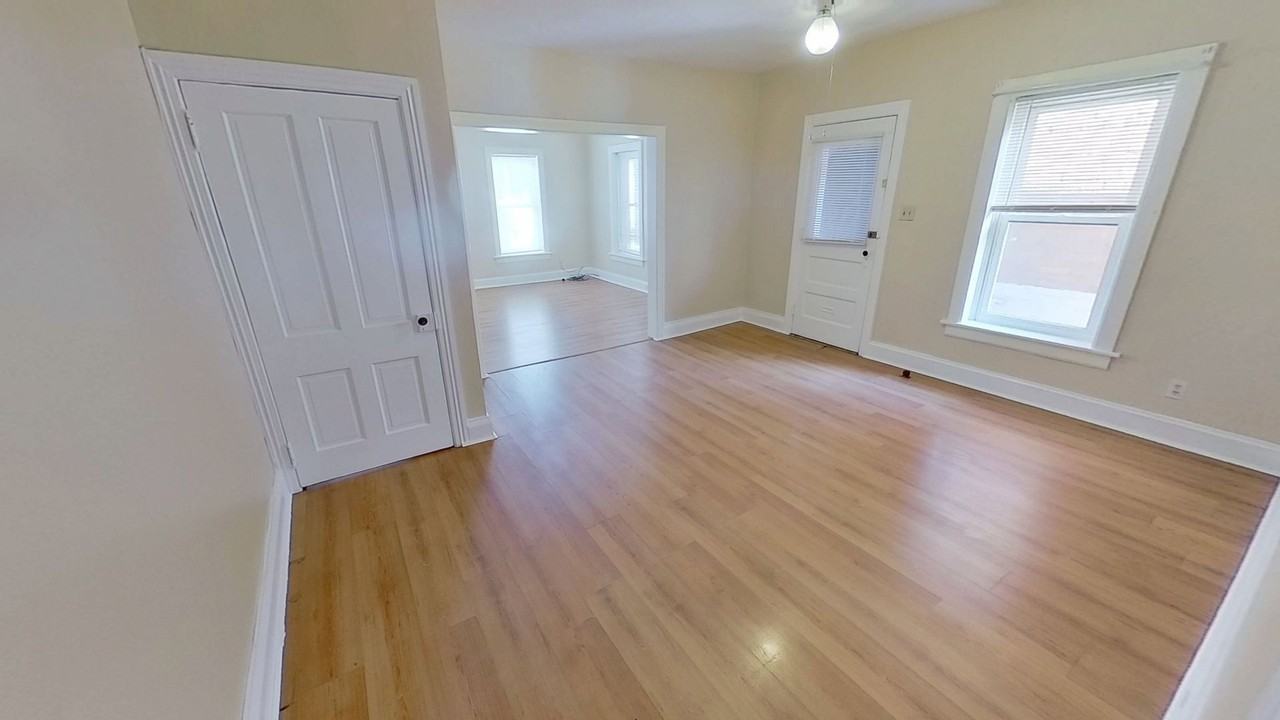 201 1/2 E Walnut St - Photo 2 of 11