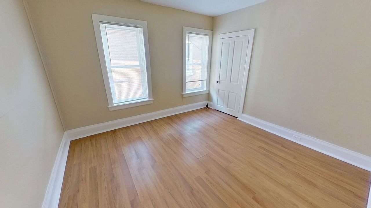 201 1/2 E Walnut St - Photo 7 of 11