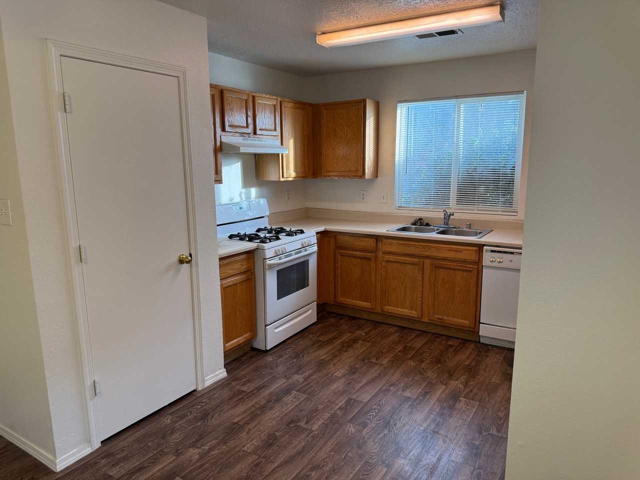 6235 Contess Rd Nw - Photo 3 of 18