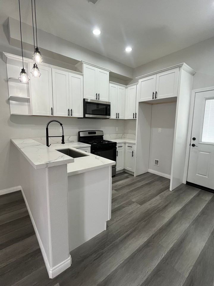 9223 Cypress Ave Fontana, CA 92335 - Photo 5 of 10