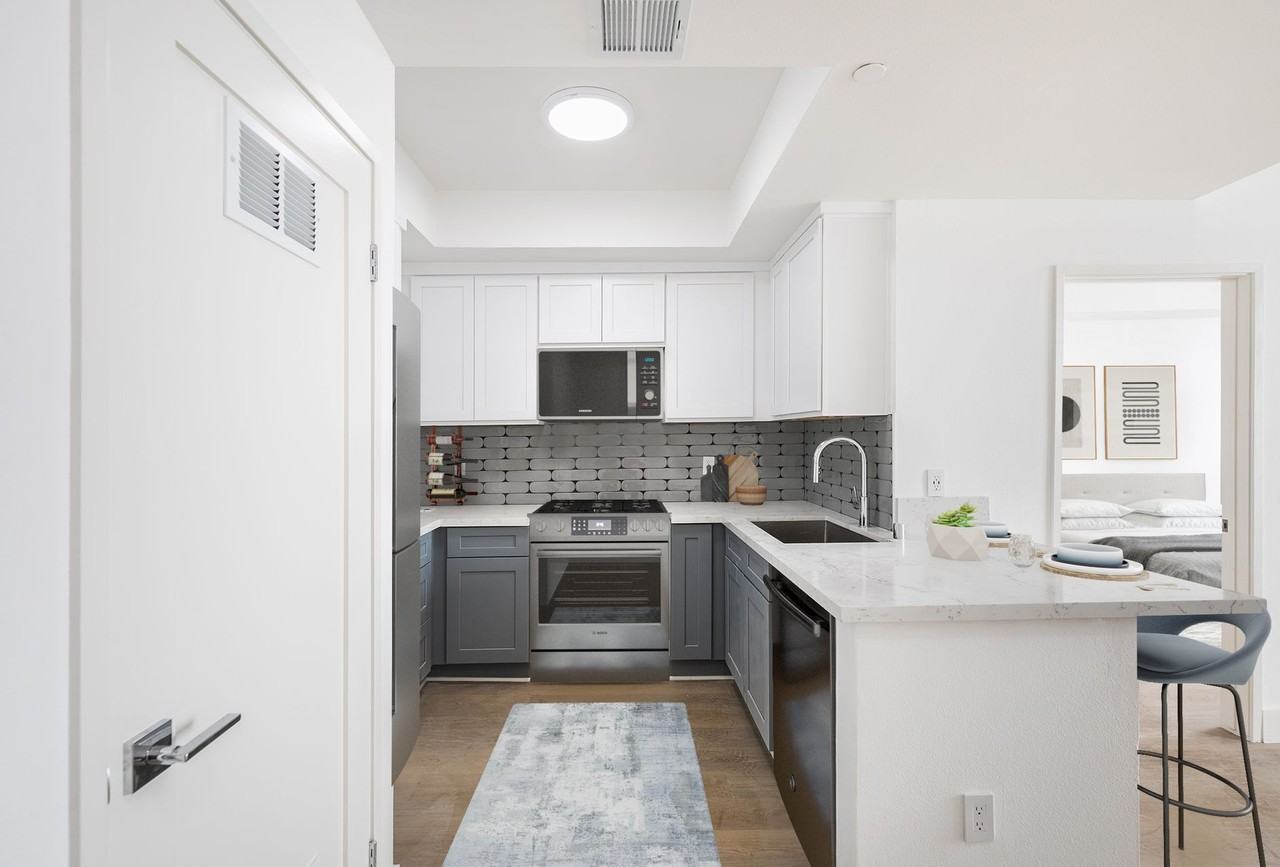 1317 Westgate Ave - Photo 3 of 7