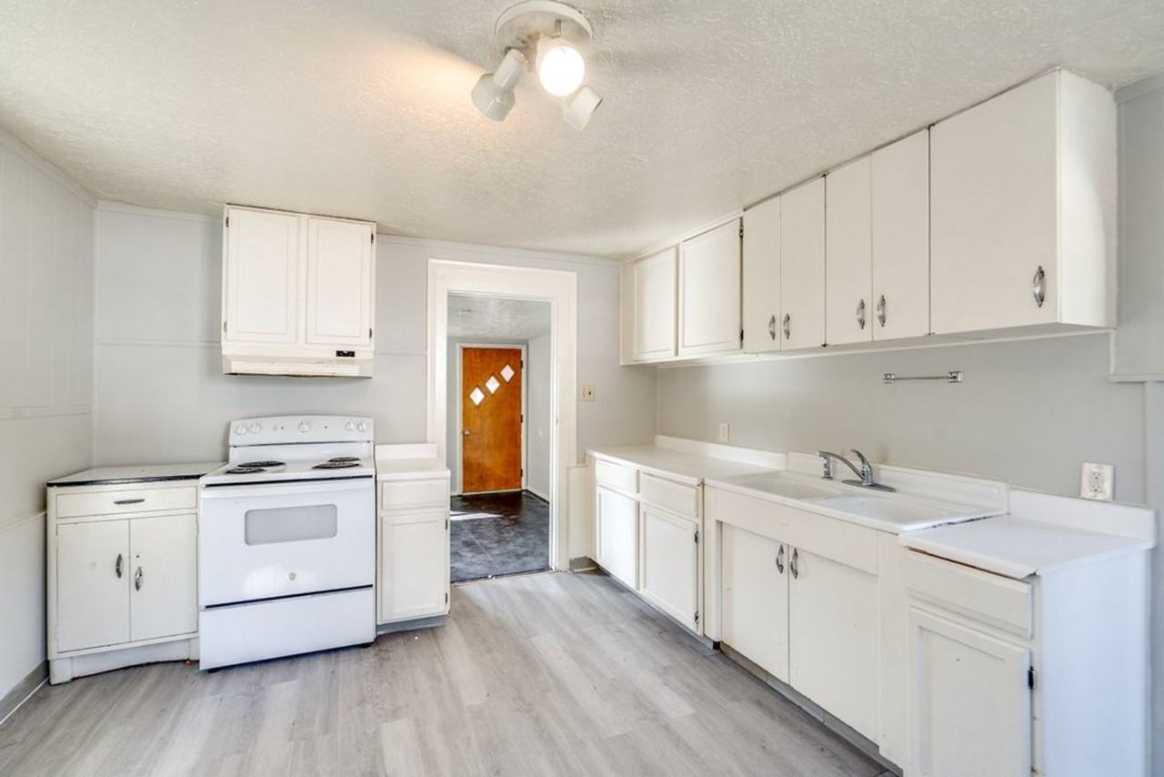 491 Allyn St - Photo 6 of 42