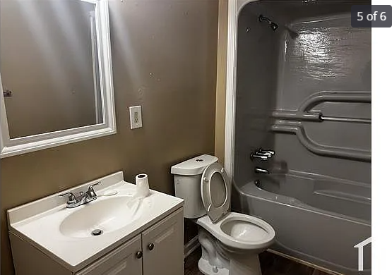 712 Graymont Ave W - Photo 3 of 6