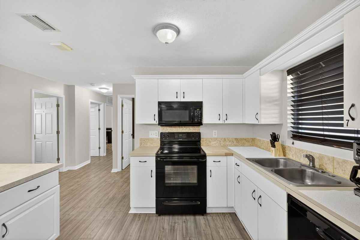 3001 Skyline Blvd - Photo 3 of 14