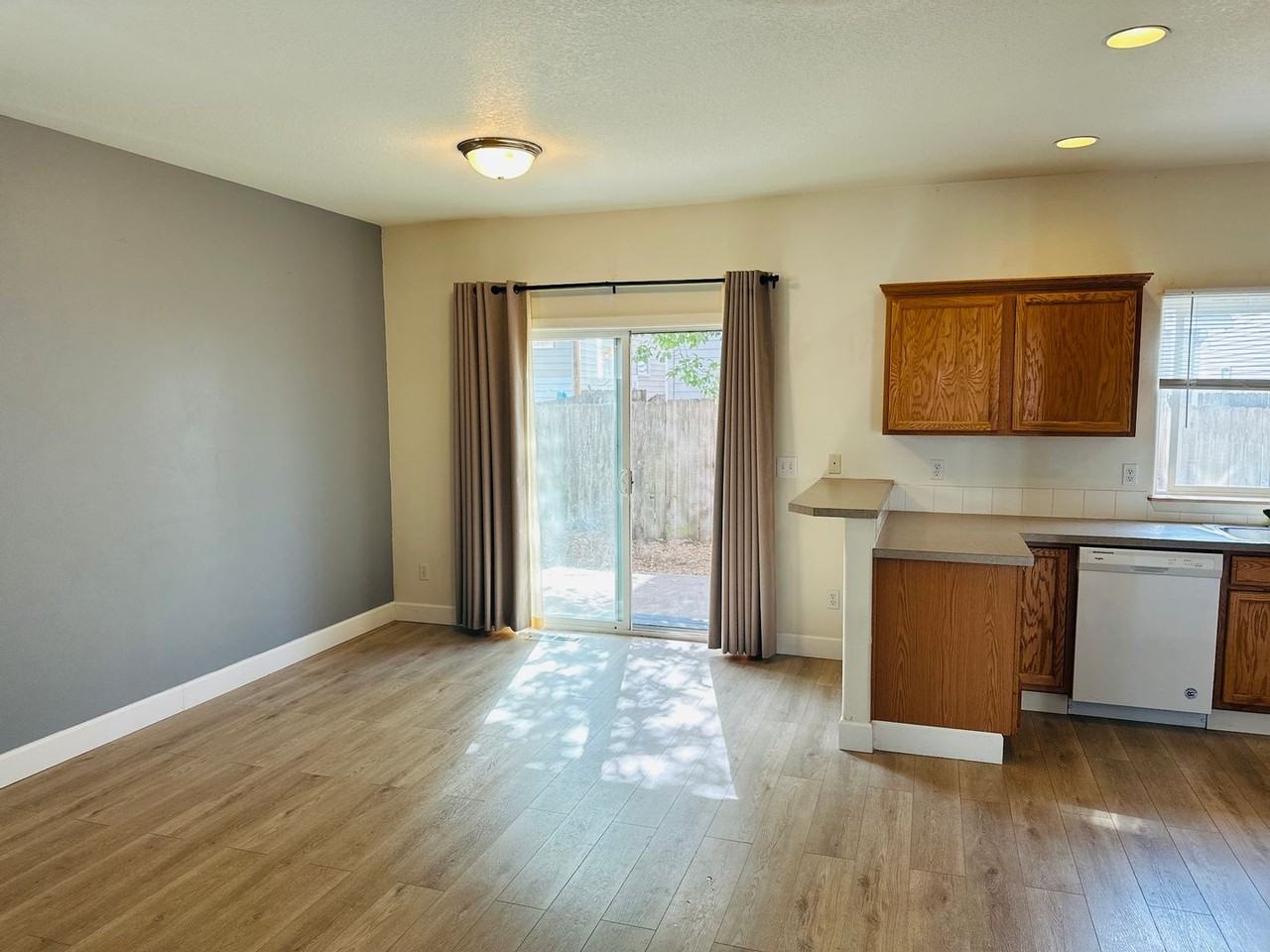 13805 Ne 63rd St - Photo 5 of 22