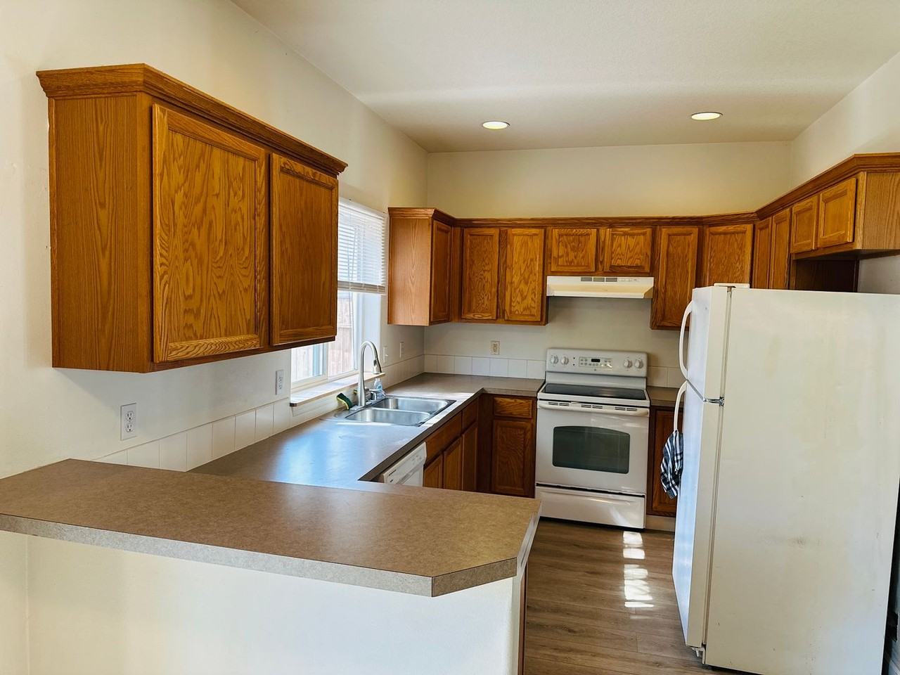 13805 Ne 63rd St - Photo 6 of 22
