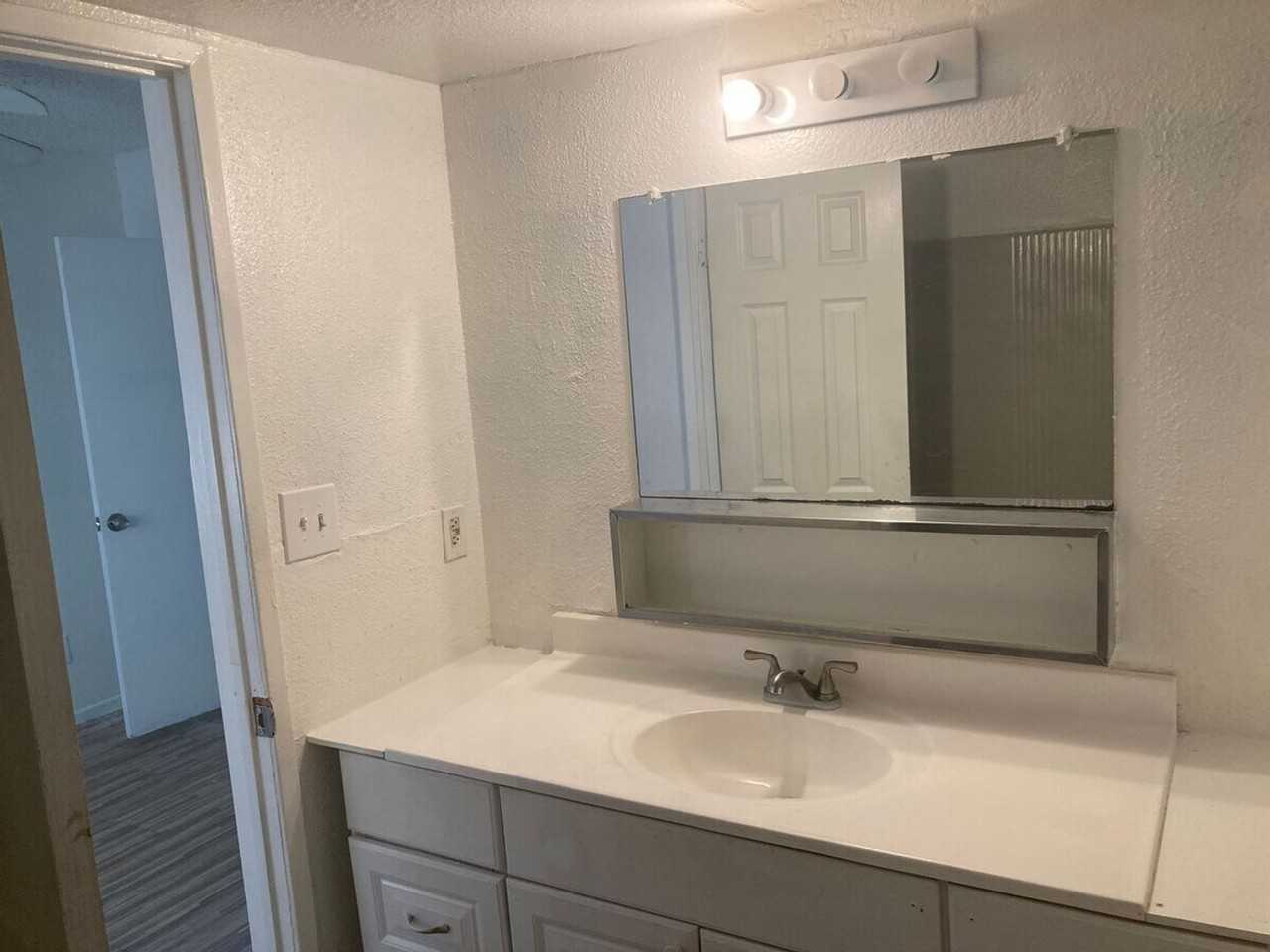 Buenas off the Highway - Photo 4 of 4