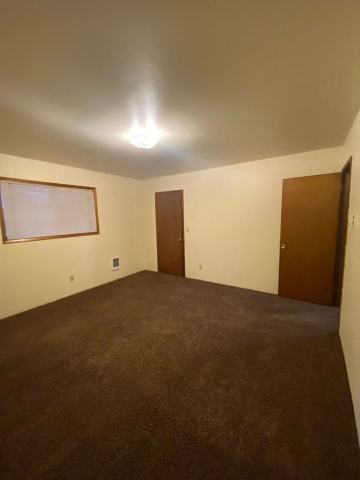 2705 West Nob Hill Boulevard #R1 - Photo 3 of 7