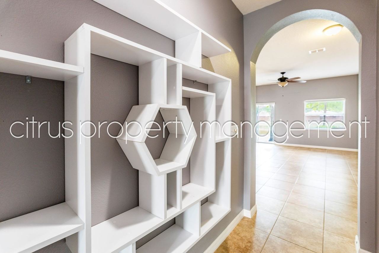 3813 Black Spruce Ln - Photo 6 of 33