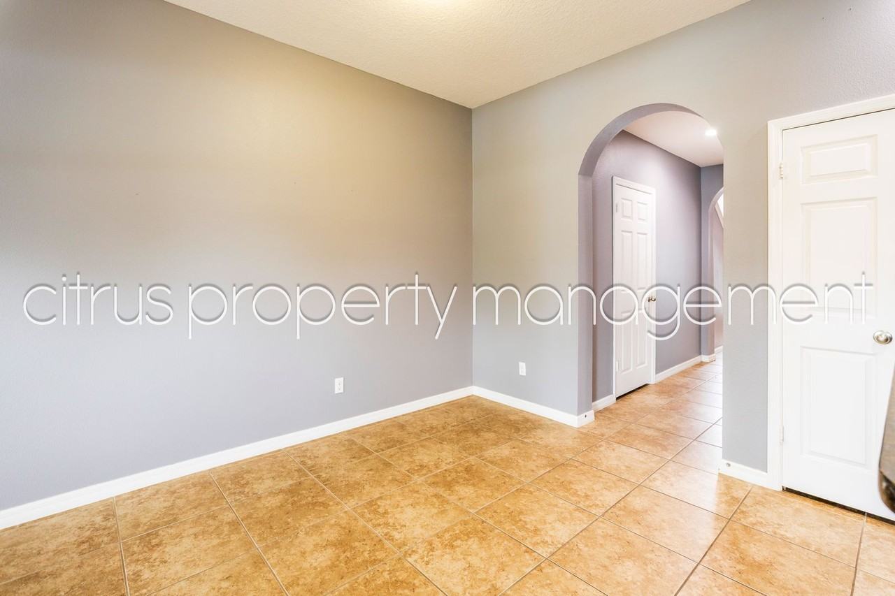 3813 Black Spruce Ln - Photo 7 of 33