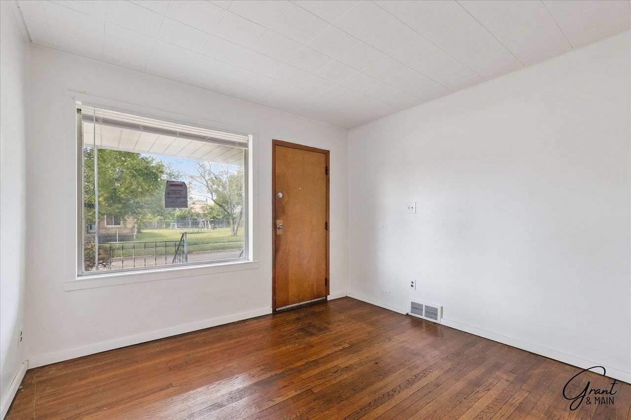 19184 Helen Street - Photo 3 of 21