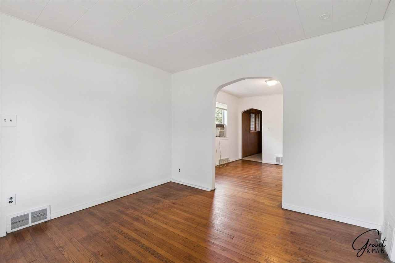 19184 Helen Street - Photo 5 of 21