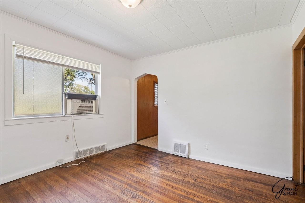 19184 Helen Street - Photo 6 of 21