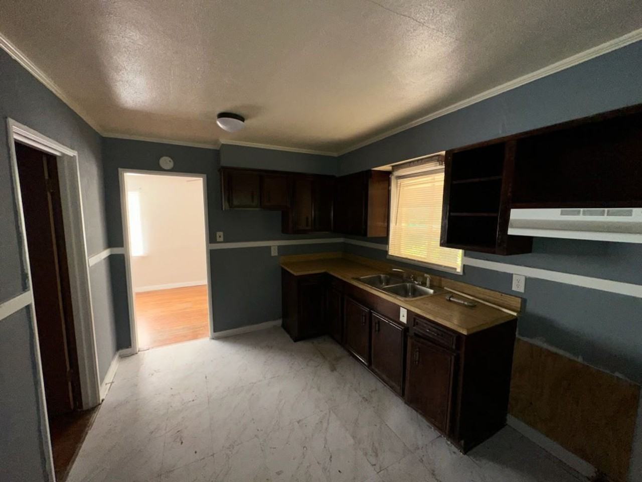 2820 Oak Forest Dr - Photo 2 of 6