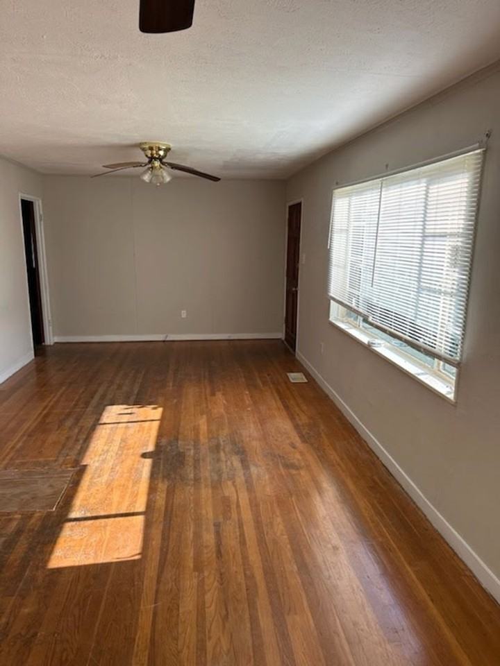 2820 Oak Forest Dr - Photo 4 of 6