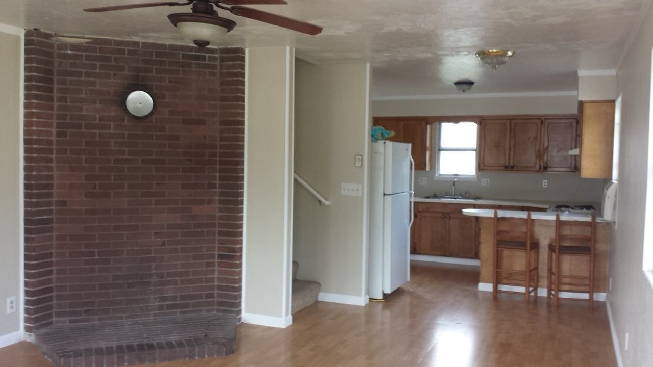 1127 W 1500 S - Photo 3 of 8