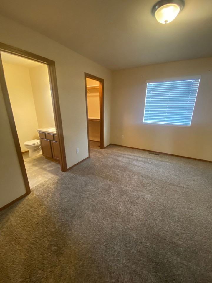 4400 Maple Ave - Terrace Heights - Photo 3 of 7