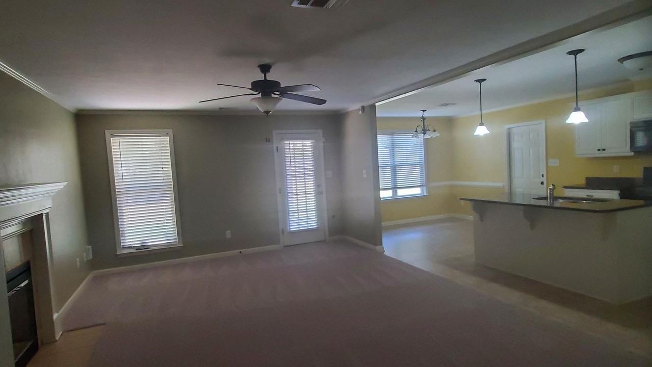 1423 Summit Way - Photo 3 of 8