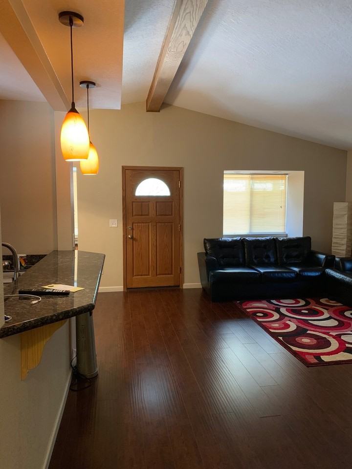 1898 D St - Photo 2 of 12