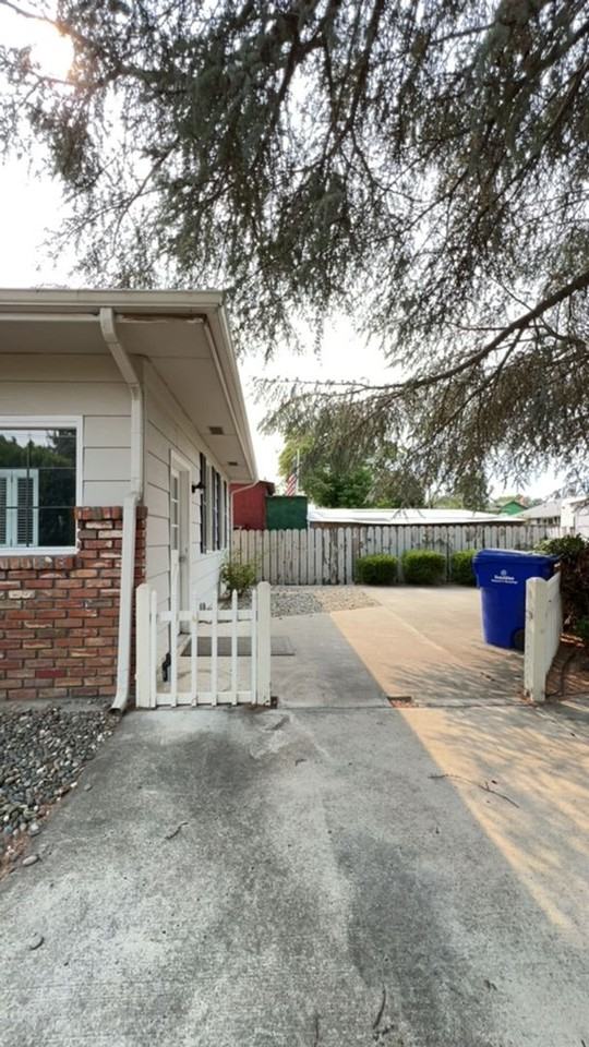 708 Preston Ave - Photo 4 of 36