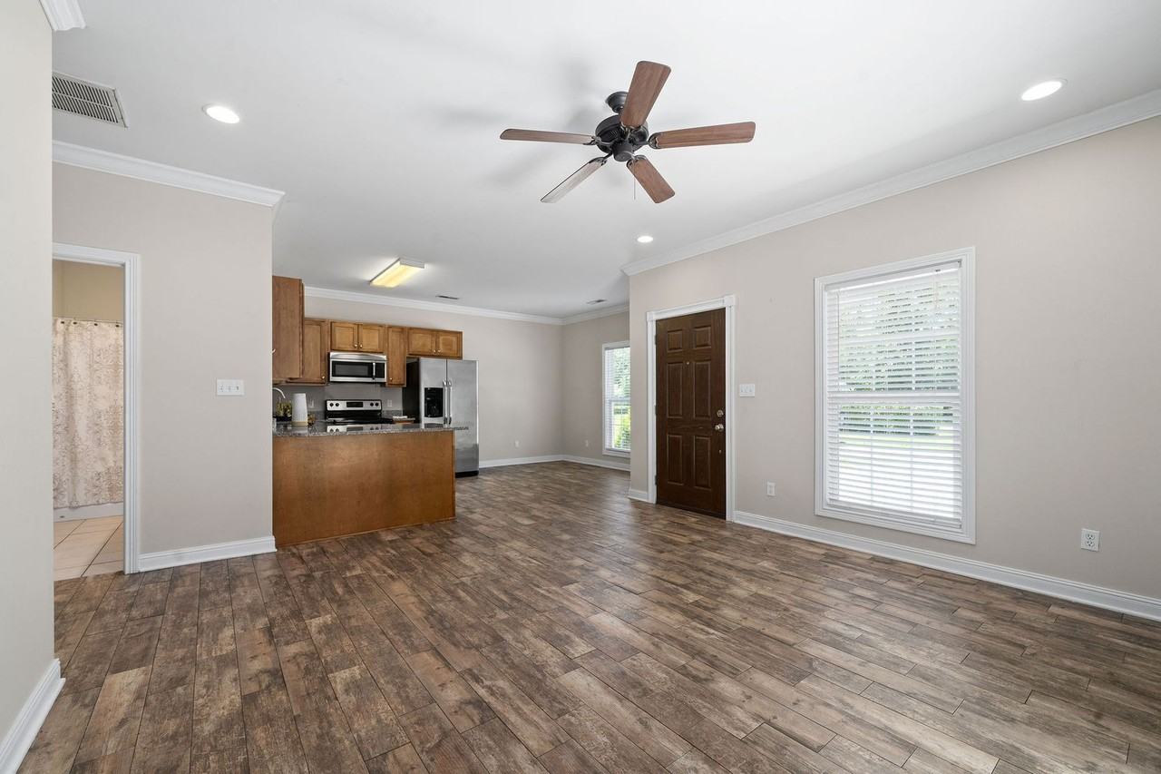 124 Spring St - Photo 3 of 20