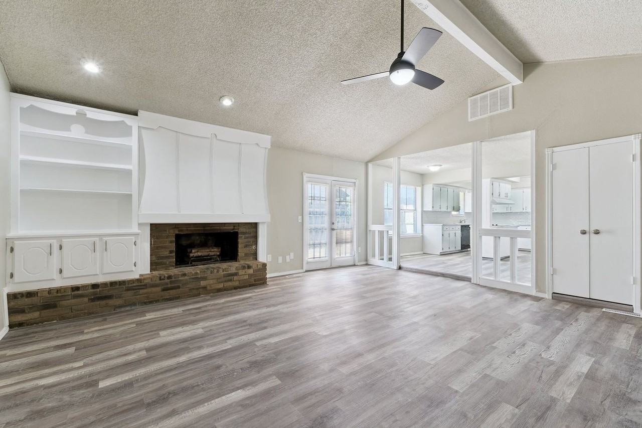 10505 Evergreen Ct - Photo 3 of 13