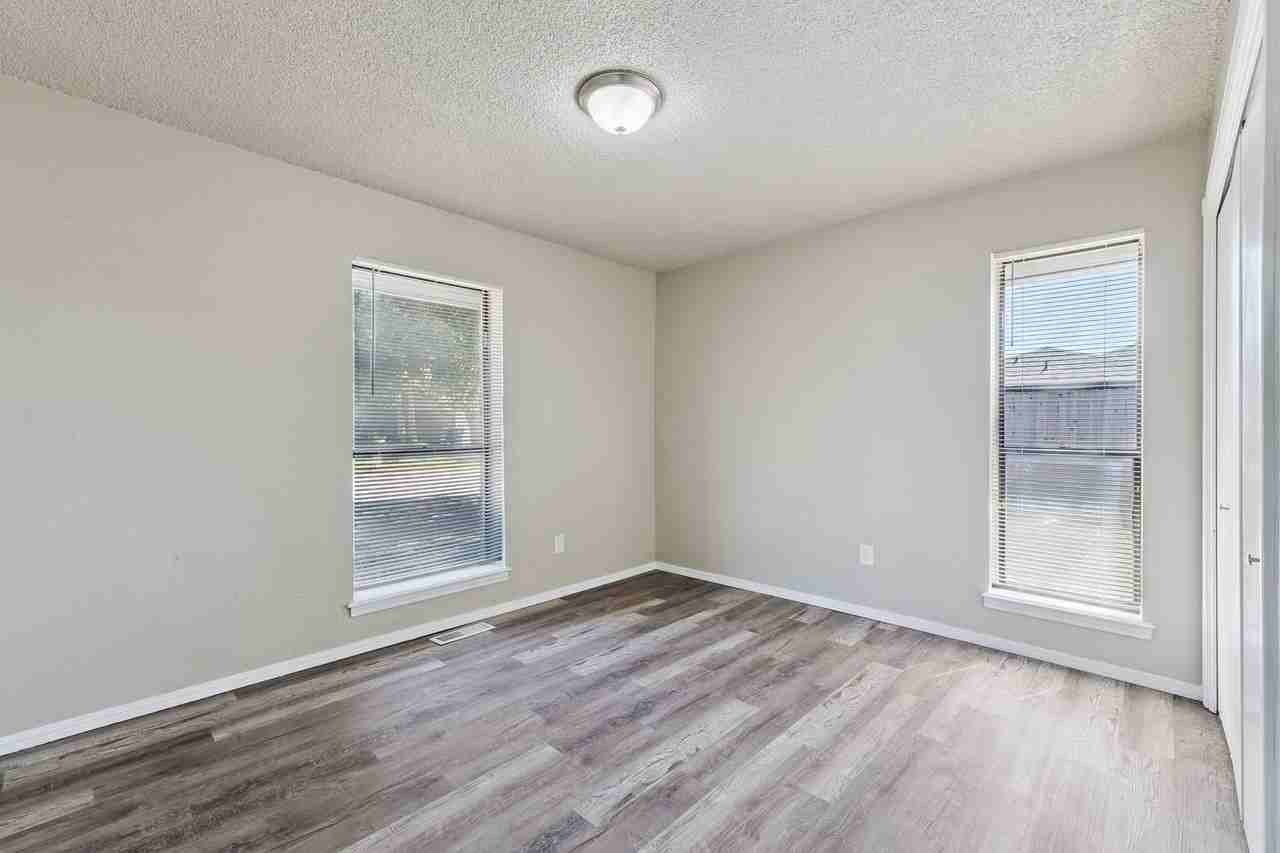 10505 Evergreen Ct - Photo 7 of 13