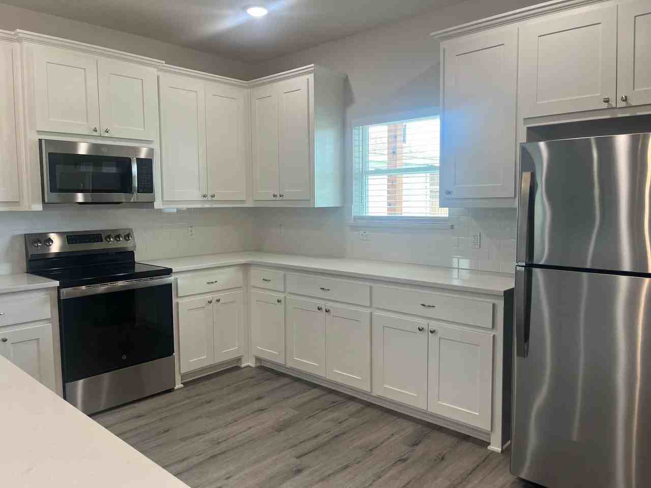 2853 S Hills Ave - Photo 3 of 20