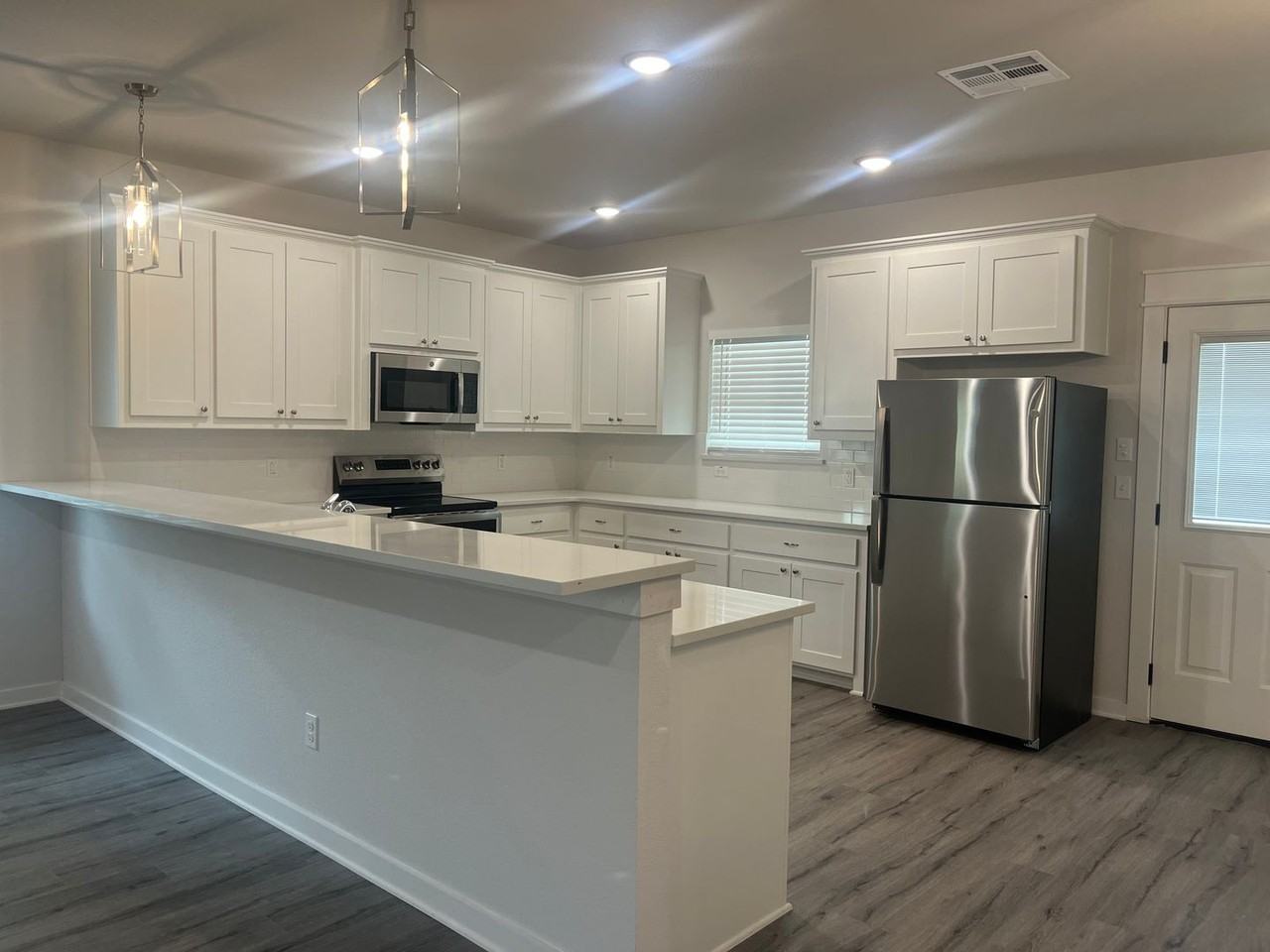 2853 S Hills Ave - Photo 5 of 20