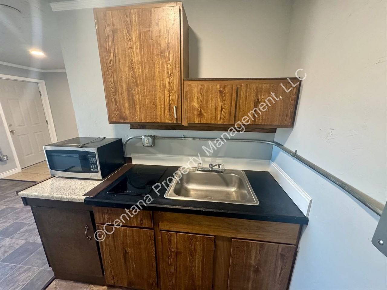 920 South Montana Street - Photo 4 of 7