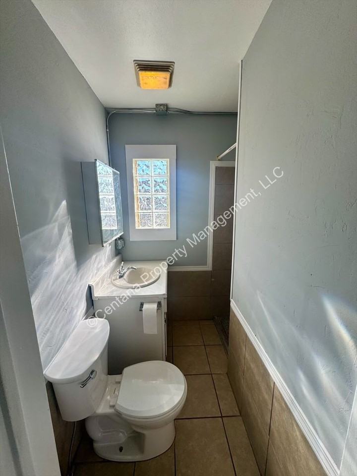 920 South Montana Street - Photo 6 of 7