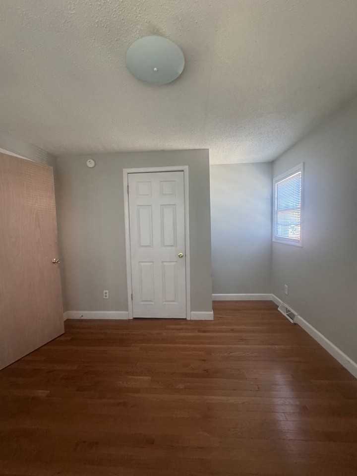 205 E 19th St - Photo 3 of 22